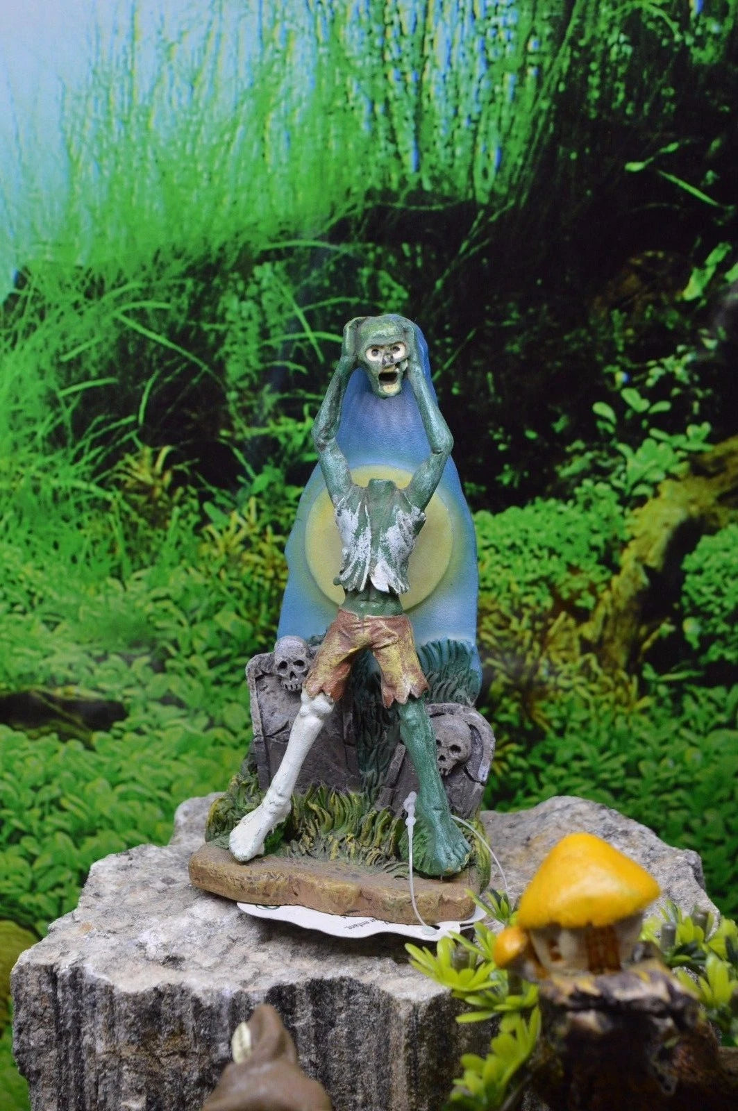 Zombie glow in the dark aquarium ornament Resin Fish Tank Decoration