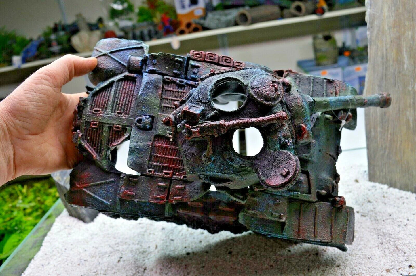 extra large XL ARMY CRASHED TANK fish aquarium WRECK ORNAMENT DECORATION (33cm)
