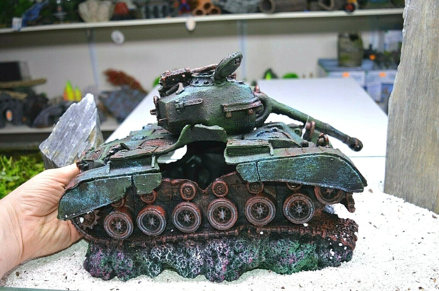 extra large XL ARMY CRASHED TANK fish aquarium WRECK ORNAMENT DECORATION (33cm)